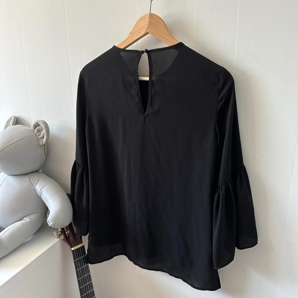 Black flowy bell sleeve blouse - Picture 7 of 8